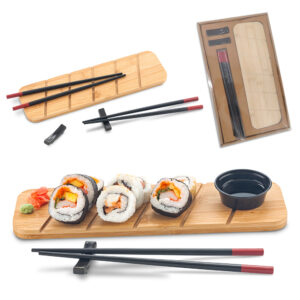 Set de sushi en madera natural, con dos juegos de palillos